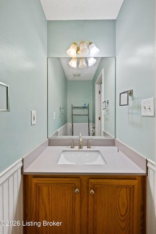 6425 Labor Ln, Louisville, KY 40291