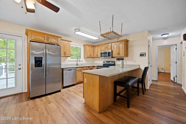 6425 Labor Ln, Louisville, KY 40291