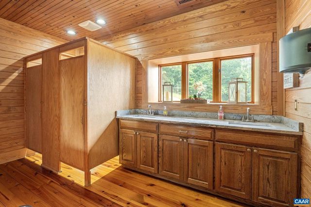 1376A WYATT MOUNTAIN RD, Dyke, VA 22935