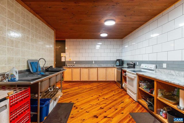 1376A WYATT MOUNTAIN RD, Dyke, VA 22935