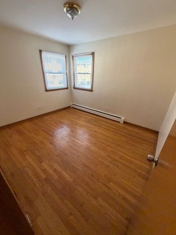 8434 W Gregory Street 2N, Chicago, IL 60656