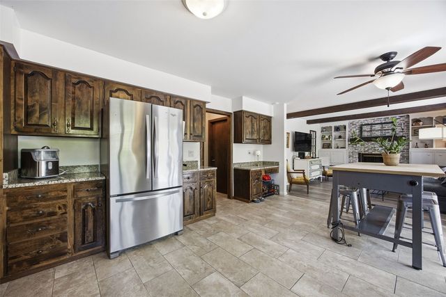 7 West View Acres NE, Iowa City, IA 52240