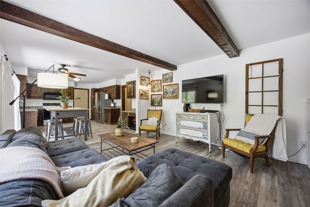 7 West View Acres NE, Iowa City, IA 52240
