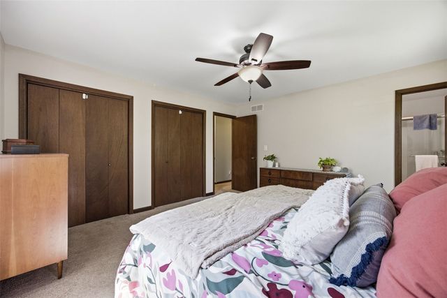 7 West View Acres NE, Iowa City, IA 52240