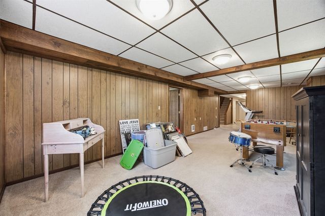 7 West View Acres NE, Iowa City, IA 52240