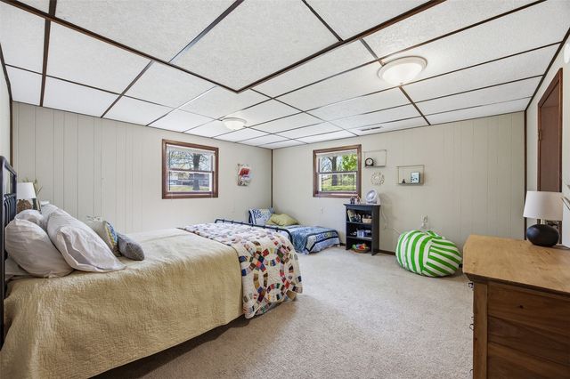7 West View Acres NE, Iowa City, IA 52240