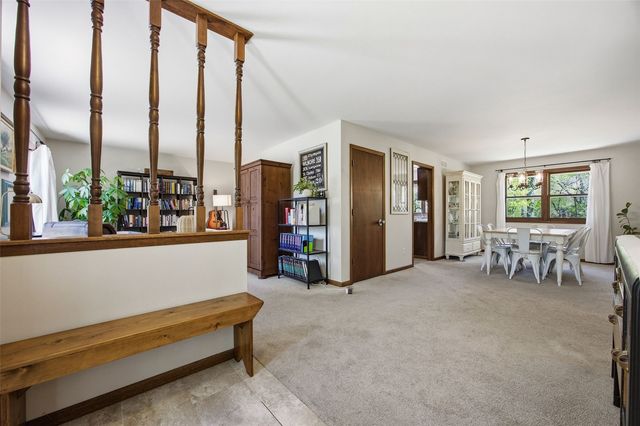 7 West View Acres NE, Iowa City, IA 52240