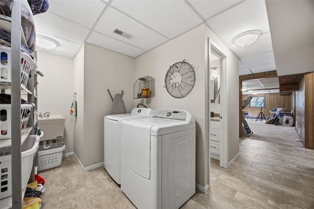 7 West View Acres NE, Iowa City, IA 52240