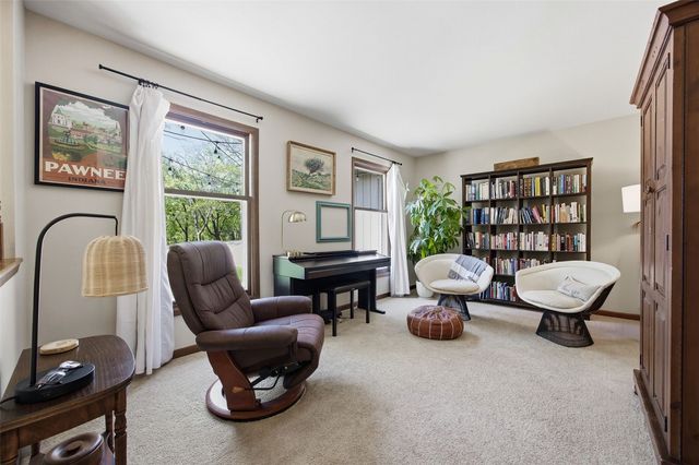 7 West View Acres NE, Iowa City, IA 52240