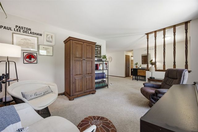 7 West View Acres NE, Iowa City, IA 52240
