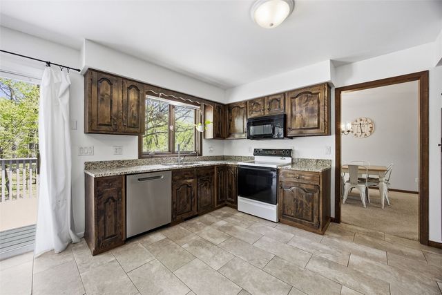 7 West View Acres NE, Iowa City, IA 52240
