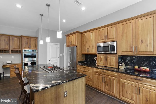 18429 WOODBURN RD, Leesburg, VA 20175