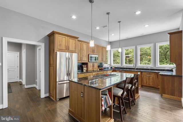 18429 WOODBURN RD, Leesburg, VA 20175
