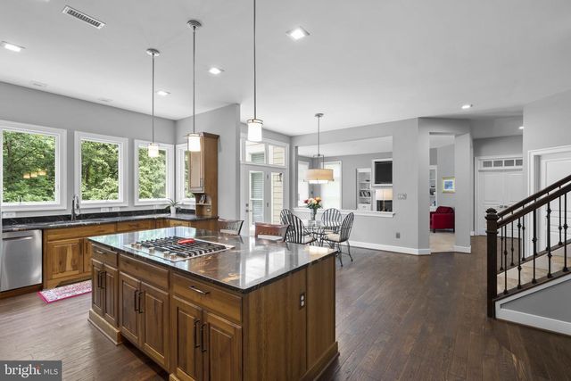 18429 WOODBURN RD, Leesburg, VA 20175