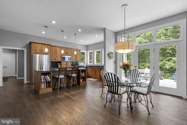 18429 WOODBURN RD, Leesburg, VA 20175