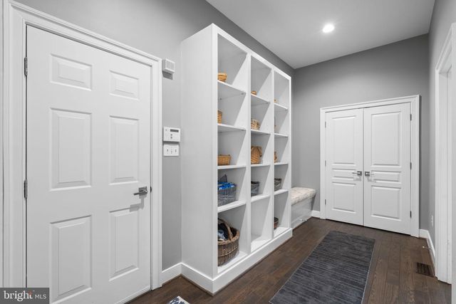 18429 WOODBURN RD, Leesburg, VA 20175