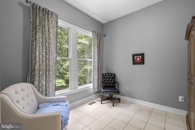 18429 WOODBURN RD, Leesburg, VA 20175