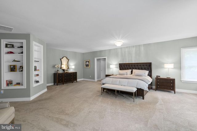 18429 WOODBURN RD, Leesburg, VA 20175