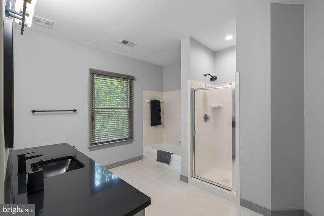 18429 WOODBURN RD, Leesburg, VA 20175