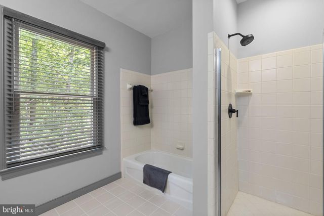 18429 WOODBURN RD, Leesburg, VA 20175