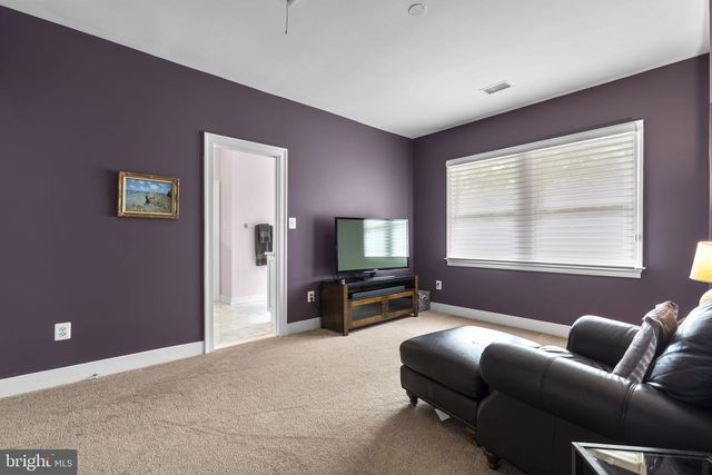 18429 WOODBURN RD, Leesburg, VA 20175