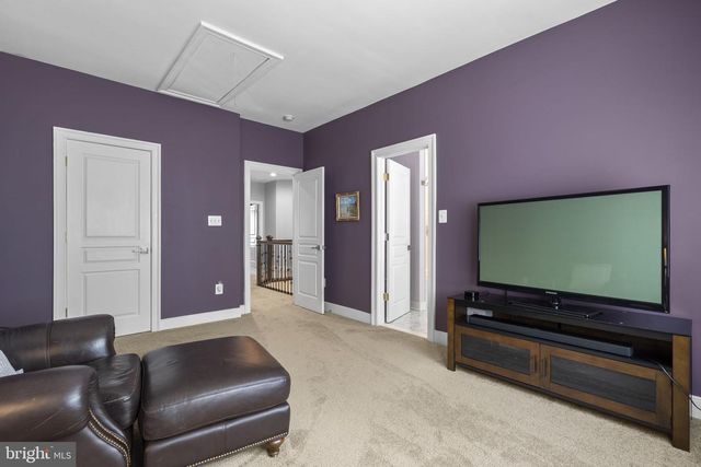 18429 WOODBURN RD, Leesburg, VA 20175