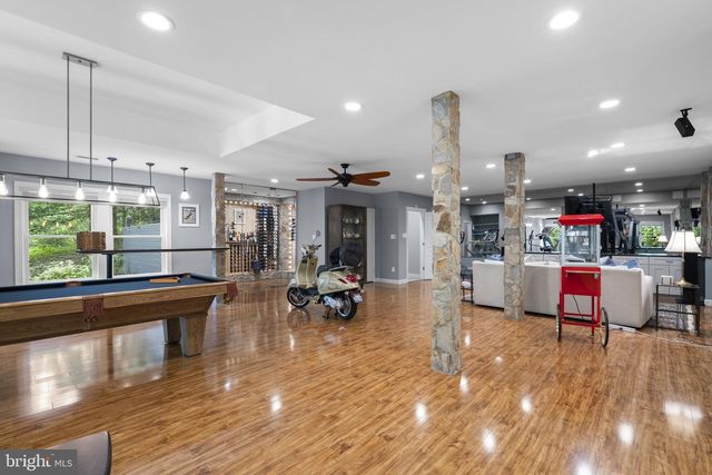 18429 WOODBURN RD, Leesburg, VA 20175