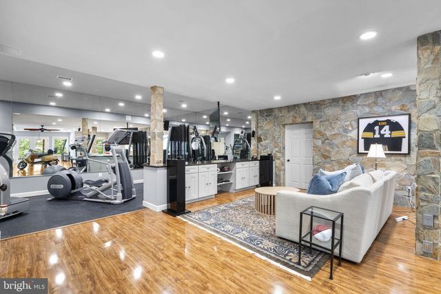 18429 WOODBURN RD, Leesburg, VA 20175