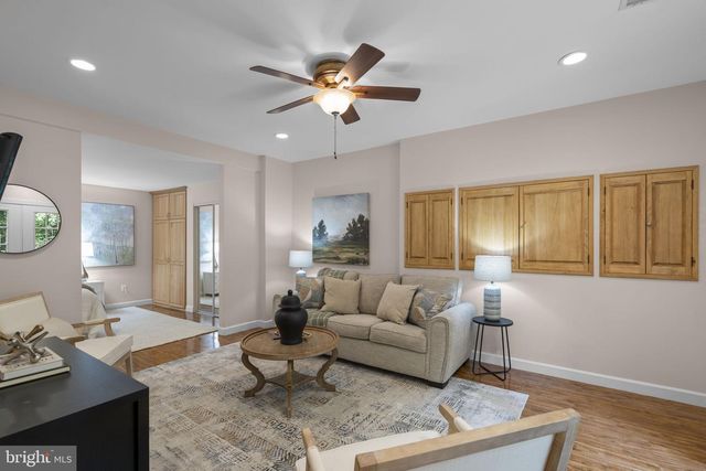 18429 WOODBURN RD, Leesburg, VA 20175