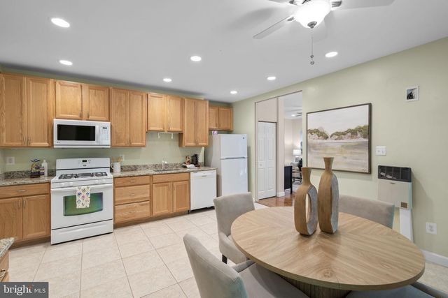 18429 WOODBURN RD, Leesburg, VA 20175