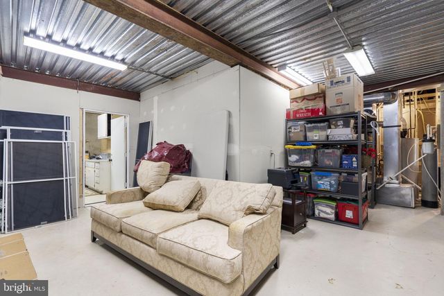 18429 WOODBURN RD, Leesburg, VA 20175