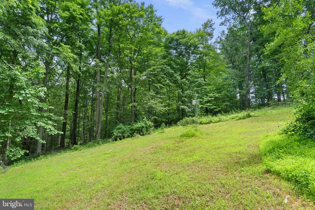 18429 WOODBURN RD, Leesburg, VA 20175