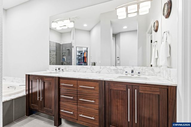 938 Sahalee Ct SE, Salem, OR 97306