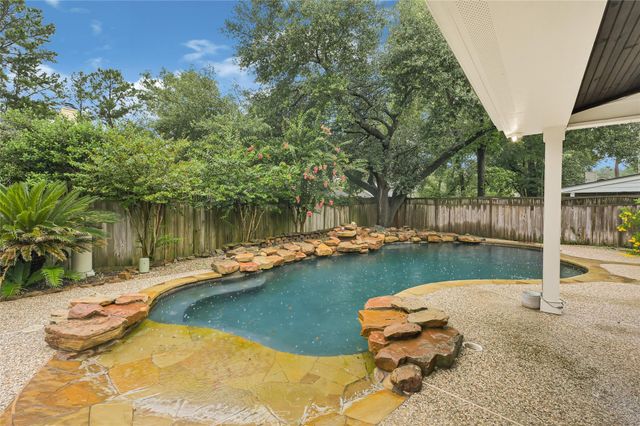 29 Dover Drive, Conroe, TX 77304