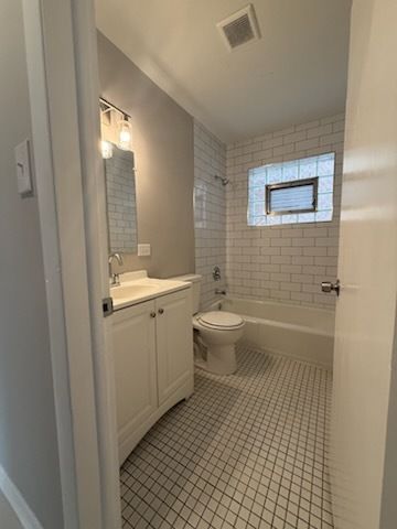 5849 S Francisco Avenue 1D, Chicago, IL 60629