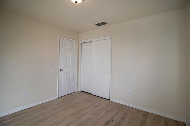 460 E Oak Avenue, Porterville, CA 93257