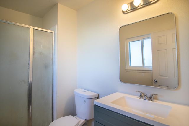 460 E Oak Avenue, Porterville, CA 93257