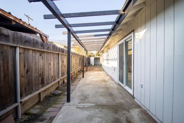 460 E Oak Avenue, Porterville, CA 93257