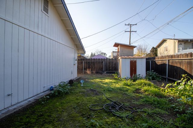 460 E Oak Avenue, Porterville, CA 93257