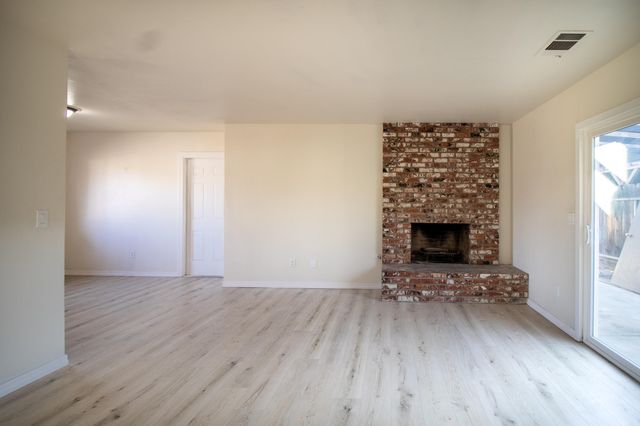 460 E Oak Avenue, Porterville, CA 93257
