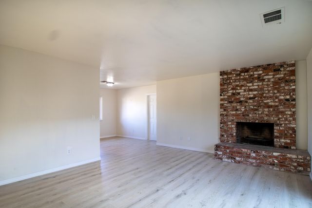 460 E Oak Avenue, Porterville, CA 93257