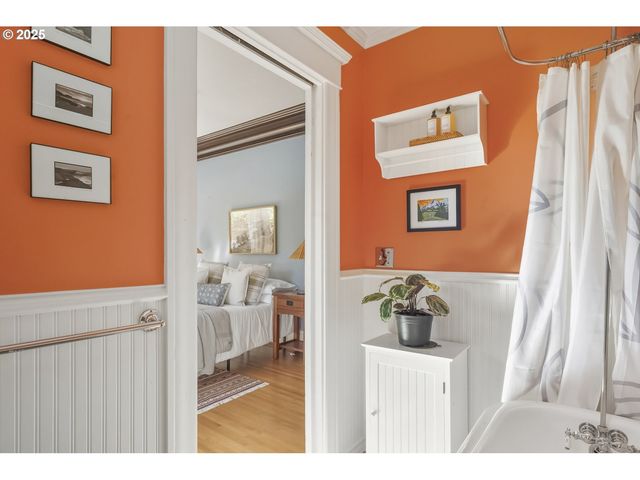 2744 Ne 16TH Ave, Portland, OR 97212