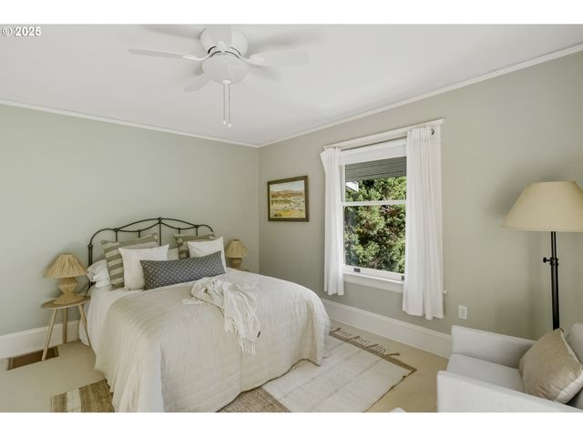 2744 Ne 16TH Ave, Portland, OR 97212