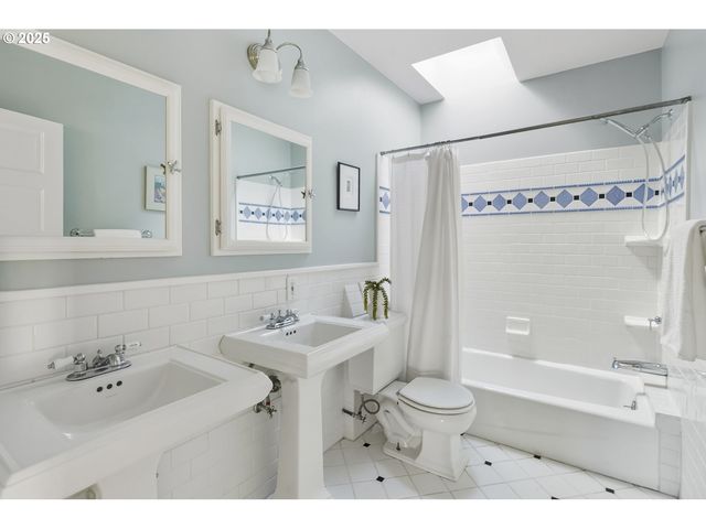 2744 Ne 16TH Ave, Portland, OR 97212