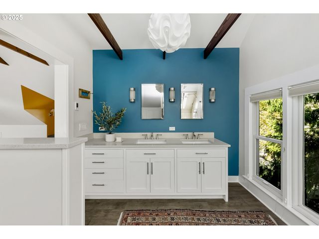 2744 Ne 16TH Ave, Portland, OR 97212