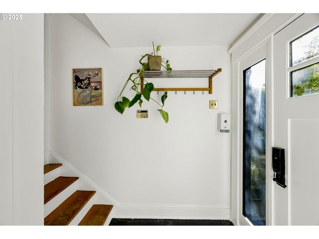 2744 Ne 16TH Ave, Portland, OR 97212