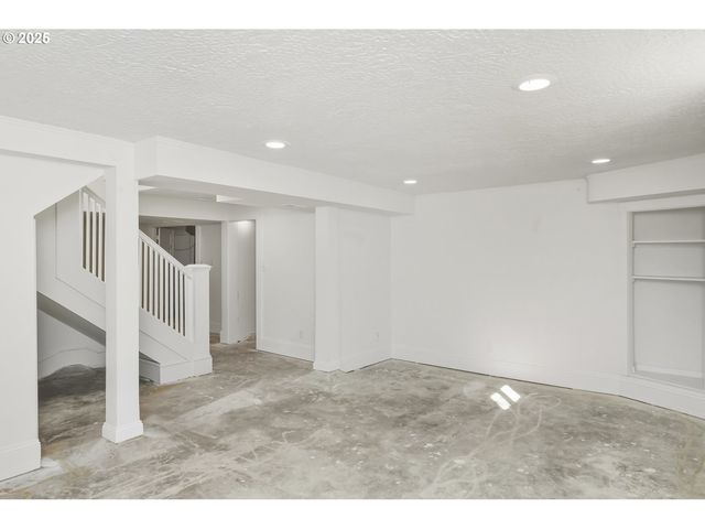 2744 Ne 16TH Ave, Portland, OR 97212