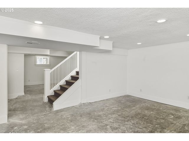 2744 Ne 16TH Ave, Portland, OR 97212