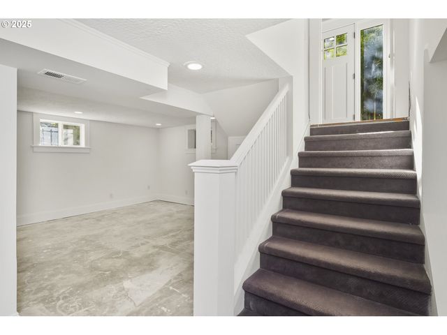 2744 Ne 16TH Ave, Portland, OR 97212