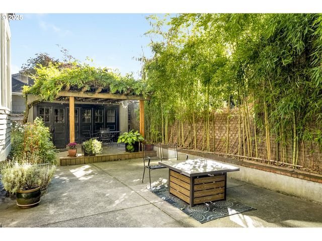 2744 Ne 16TH Ave, Portland, OR 97212